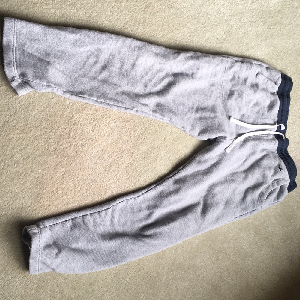 Gray American Eagle Outfitters sweatpants, size XL, ribbed design